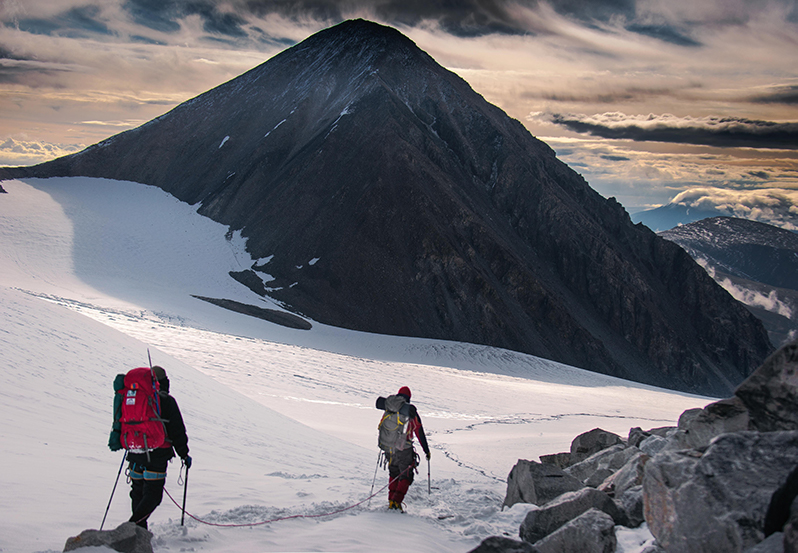 Mount khuiten climbing